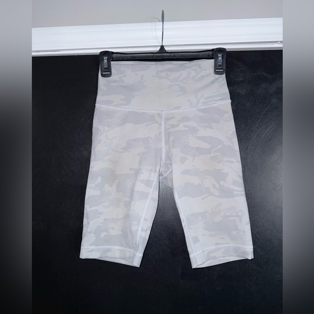 Lululemon Camo Biker Shorts in Gray